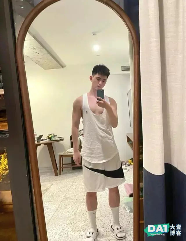 这枚可奶可狼的肌肉律师有点帅 这枚可奶可狼的肌肉律师有点帅