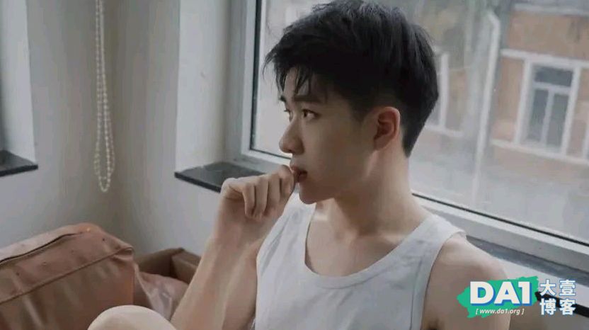 唇红齿白的18岁白袜鲜肉帅哥大秀撩人好身材-大壹博客