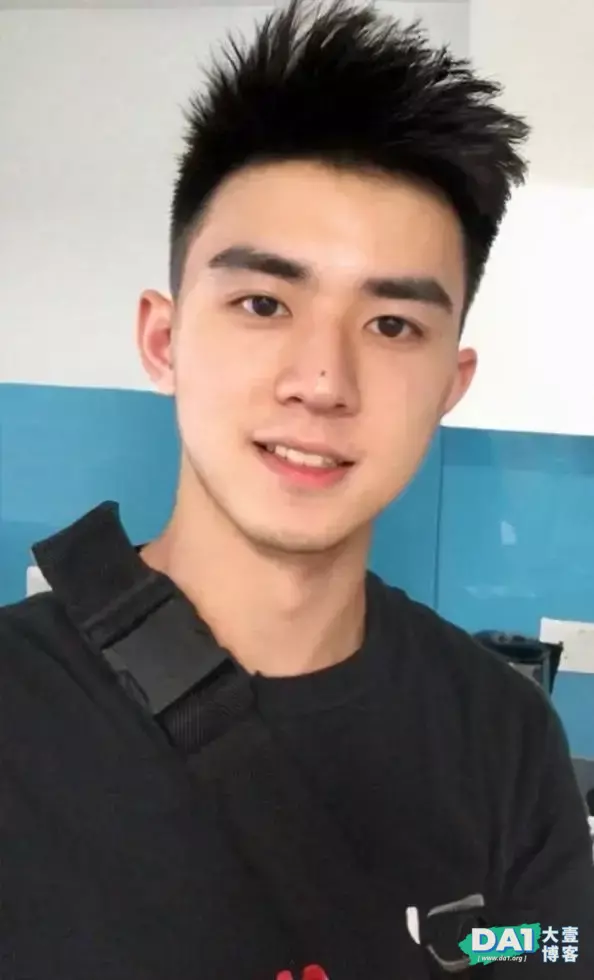 这枚可奶可狼的肌肉律师有点帅 这枚可奶可狼的肌肉律师有点帅