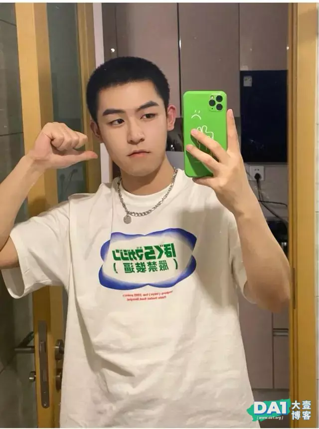 清爽帅气的寸头鲜肉帅哥,很养眼哦 清爽帅气的寸头鲜肉帅哥,很养眼哦