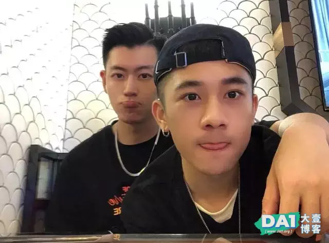 俩个一起健身的高颜值肌肉男在一起的画面太甜了 俩个一起健身的高颜值肌肉男在一起的画面太甜了