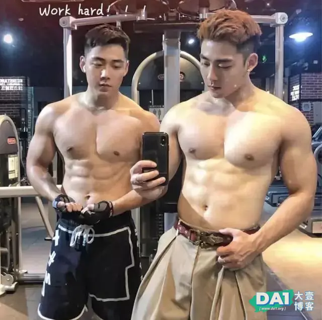 身材壮硕的双胞胎兄弟,你要选哪个做男朋友? 身材壮硕的双胞胎兄弟,你要选哪个做男朋友?