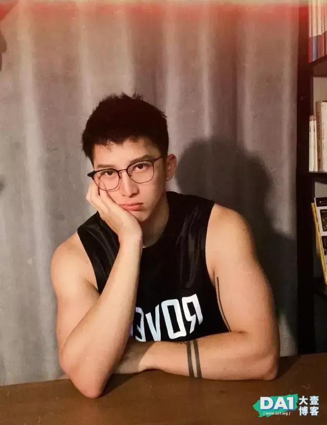 禁欲系白衬衫肌肉帅哥,很上头哦 禁欲系白衬衫肌肉帅哥,很上头哦