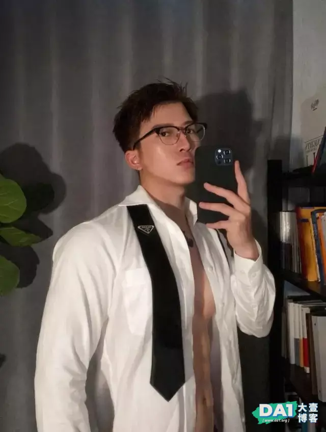 禁欲系白衬衫肌肉帅哥,很上头哦 禁欲系白衬衫肌肉帅哥,很上头哦