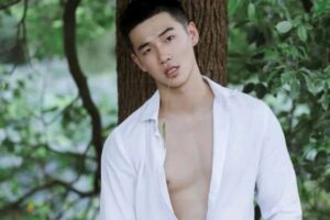 乡间白衣肌肉少年，这身材有点上头哦-大壹博客