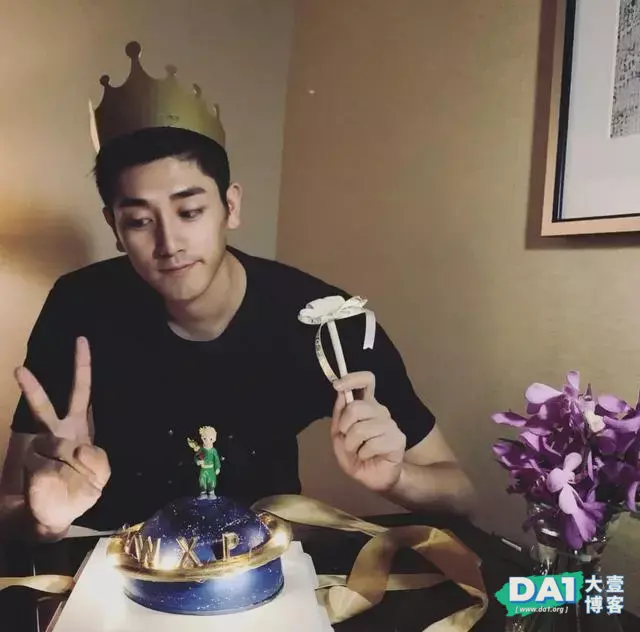 这枚穿搭博主穿着正装的模样也太帅了吧 这枚穿搭博主穿着正装的模样也太帅了吧
