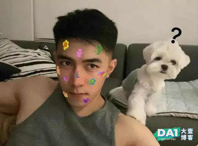 这枚爱自拍的肌肉帅哥有点上头哦 这枚爱自拍的肌肉帅哥有点上头哦