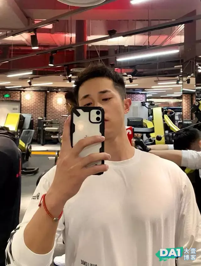 爱健身的肌肉帅哥,好养眼 爱健身的肌肉帅哥,好养眼