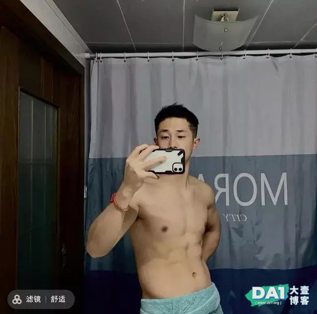 爱健身的肌肉帅哥,好养眼 爱健身的肌肉帅哥,好养眼