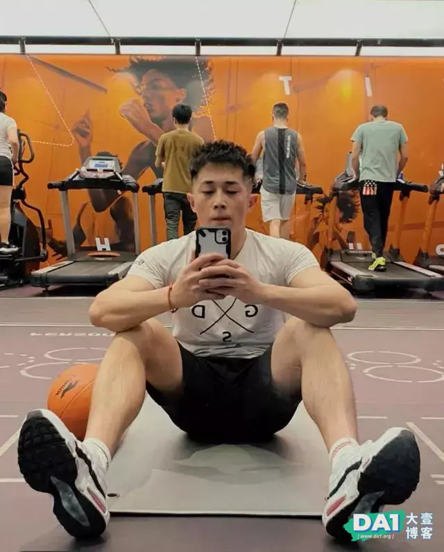 爱健身的肌肉帅哥,好养眼 爱健身的肌肉帅哥,好养眼