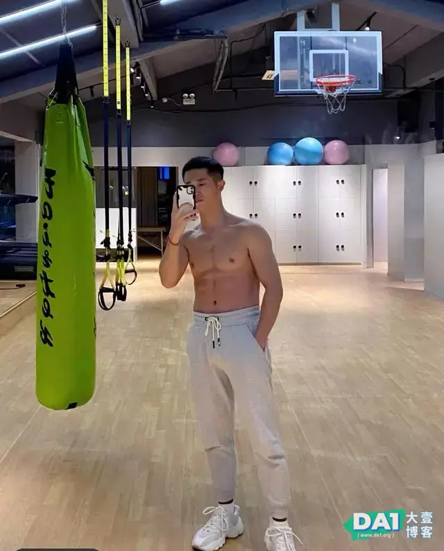 爱健身的肌肉帅哥,好养眼 爱健身的肌肉帅哥,好养眼