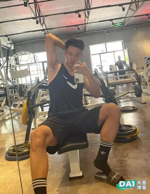 实力不简单的鲜肉校草,身高186还有六块腹肌 实力不简单的鲜肉校草,身高186还有六块腹肌