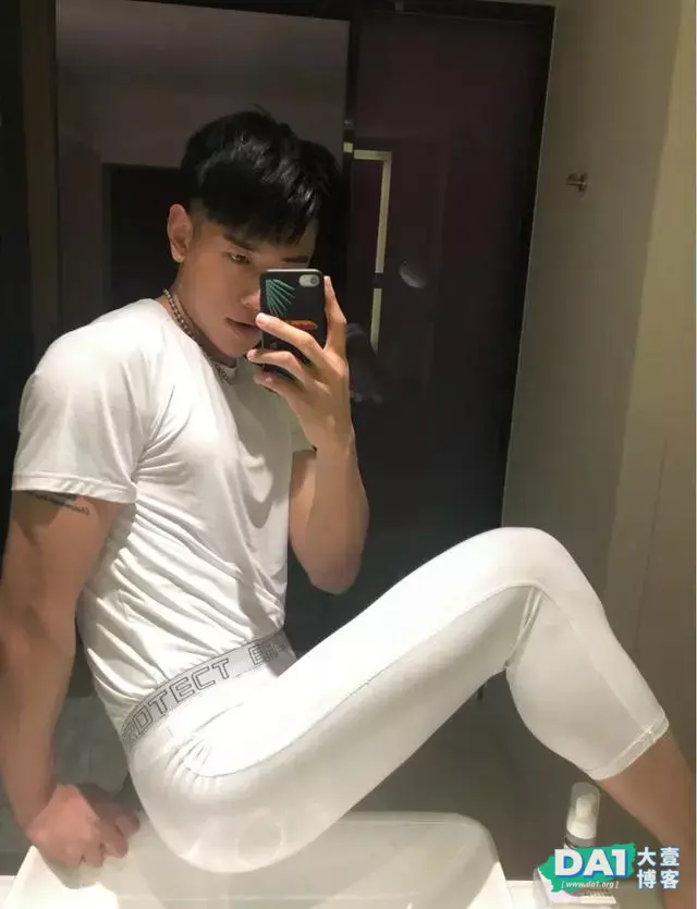 实力不简单的鲜肉校草,身高186还有六块腹肌 实力不简单的鲜肉校草,身高186还有六块腹肌