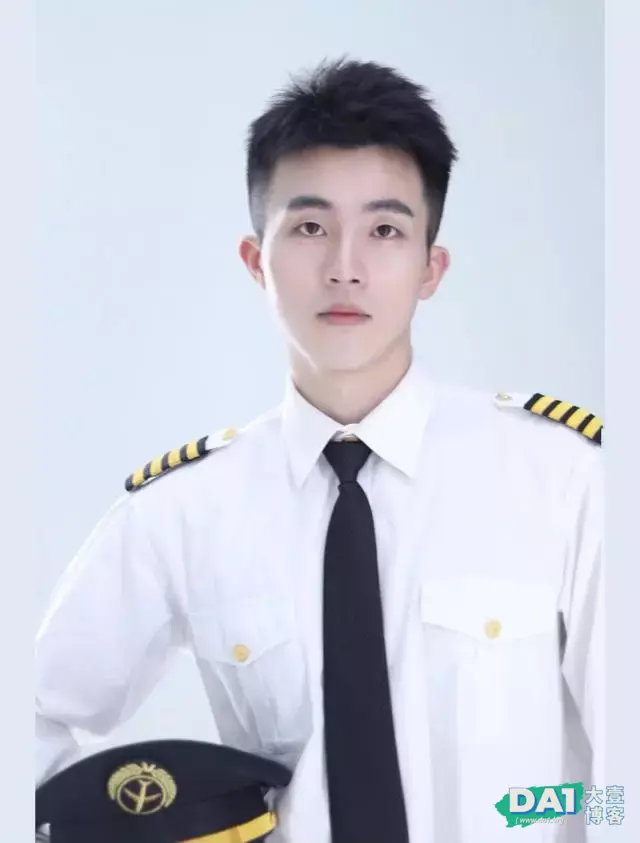 穿着空少制服的鲜肉少年谁能拒绝? 穿着空少制服的鲜肉少年谁能拒绝?