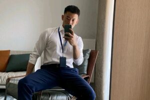 让人欲罢不能的正装肌肉帅哥,这身材我可以-大壹博客