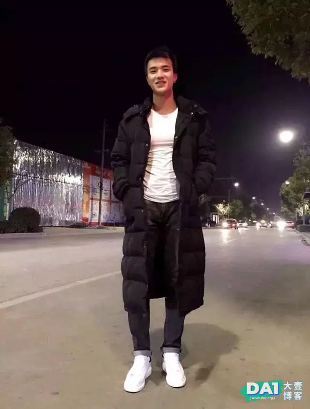 健身房里的肌肉小可爱,有点上头哦 健身房里的肌肉小可爱,有点上头哦
