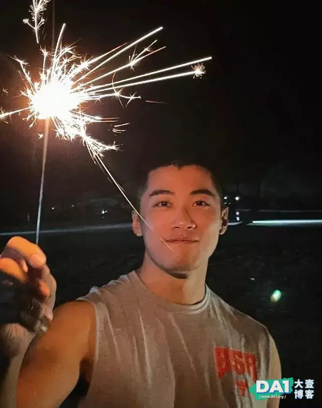 活捉一枚寸头肌肉型男,这声“老公”我先叫为敬 活捉一枚寸头肌肉型男,这声“老公”我先叫为敬