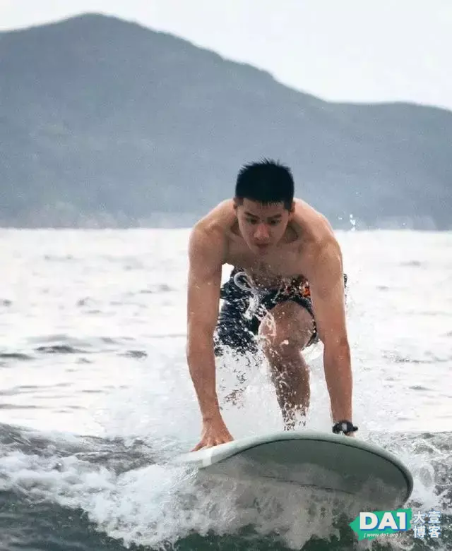 活捉一枚寸头肌肉型男,这声“老公”我先叫为敬 活捉一枚寸头肌肉型男,这声“老公”我先叫为敬