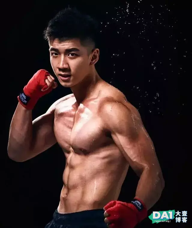 霸气外露的肌肉拳击运动员,大鼻子很吸睛哦 霸气外露的肌肉拳击运动员,大鼻子很吸睛哦
