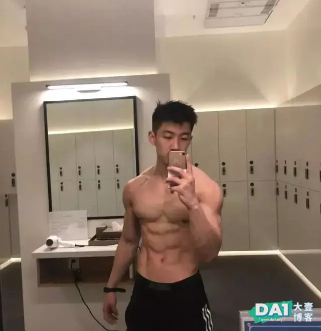 霸气外露的肌肉拳击运动员,大鼻子很吸睛哦 霸气外露的肌肉拳击运动员,大鼻子很吸睛哦