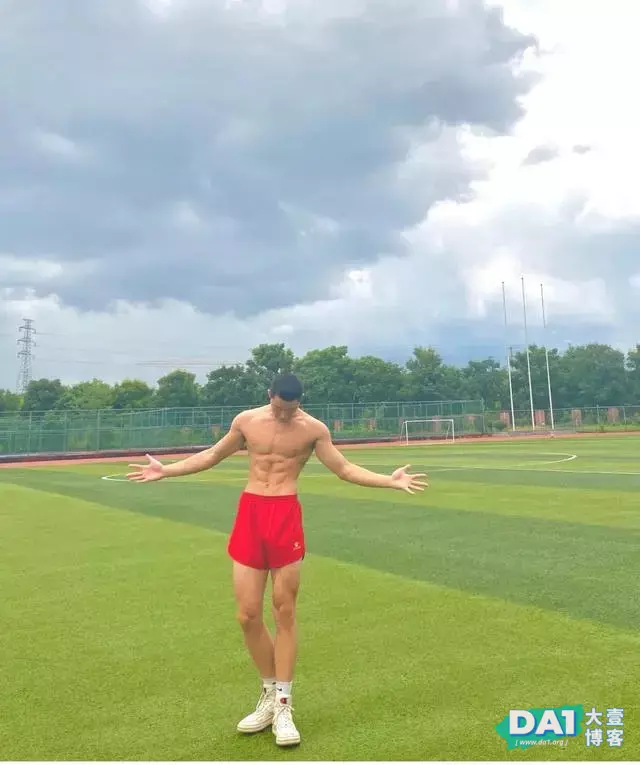 活捉一名00后长腿肌肉体育生,这身材我可以 活捉一名00后长腿肌肉体育生,这身材我可以
