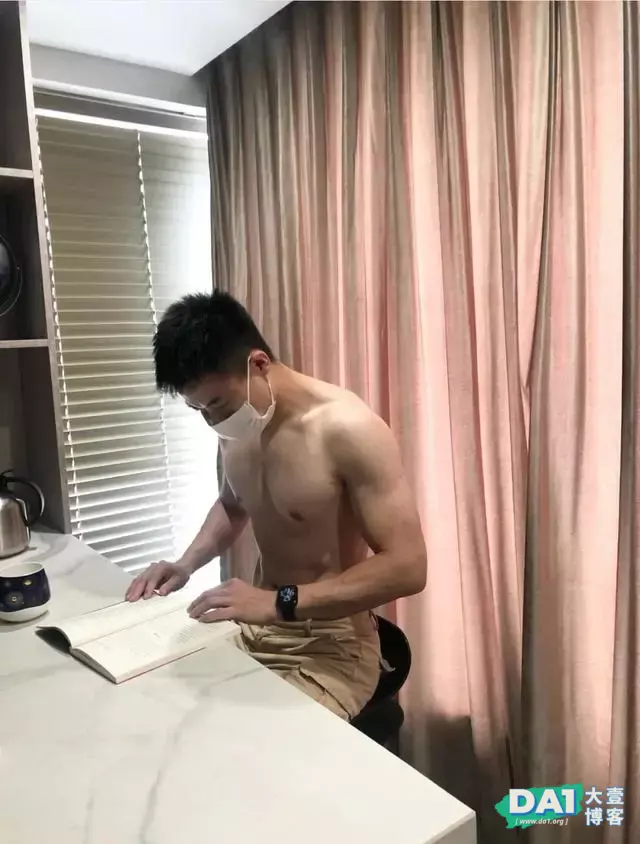 这枚帅气医生穿着正装的模样,我可以 这枚帅气医生穿着正装的模样,我可以