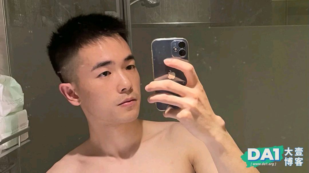 这枚大胸肌肌肉型男有点上头哦-大壹博客