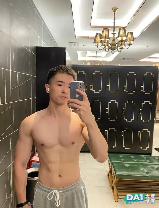 这枚大胸肌肌肉型男有点上头哦 这枚大胸肌肌肉型男有点上头哦