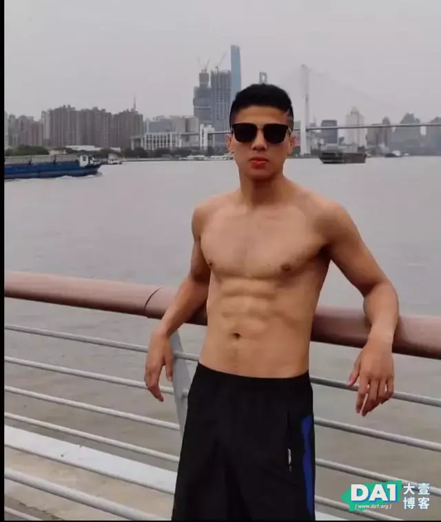 这枚99年的拳击运动员阳刚帅气惹人爱 这枚99年的拳击运动员阳刚帅气惹人爱