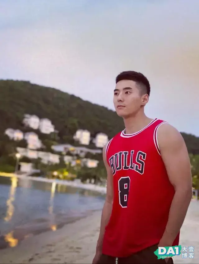 活捉一枚极品肌肉帅哥,颜好身材棒很养眼哦 活捉一枚极品肌肉帅哥,颜好身材棒很养眼哦