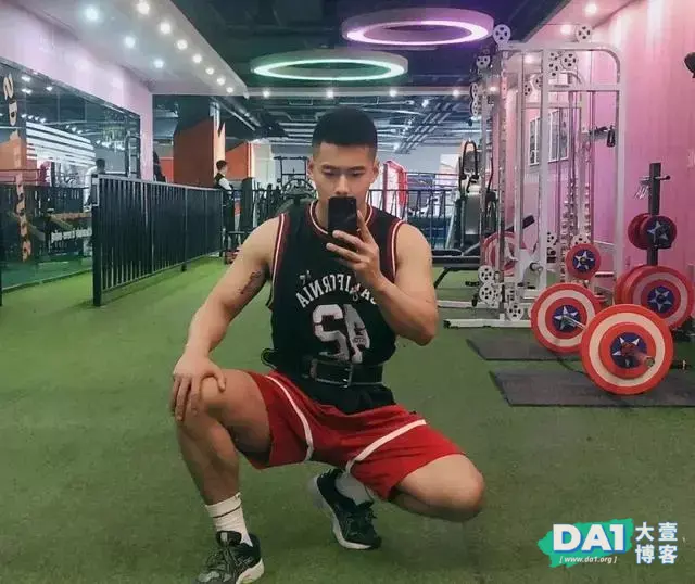 让人无法拒绝的寸头肌肉型男,这身材我可以! 让人无法拒绝的寸头肌肉型男,这身材我可以!