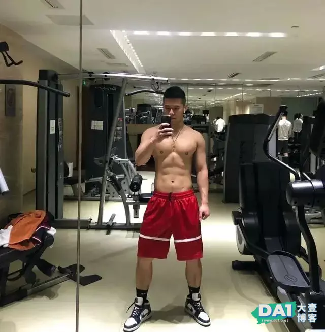让人无法拒绝的寸头肌肉型男,这身材我可以! 让人无法拒绝的寸头肌肉型男,这身材我可以!