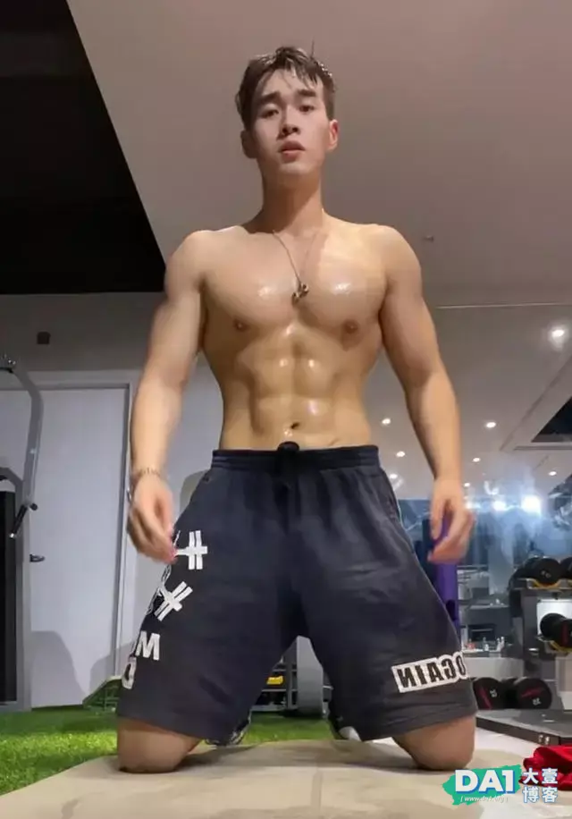 这枚阳刚帅气的健身模特,身材壮硕有点上头哦 这枚阳刚帅气的健身模特,身材壮硕有点上头哦