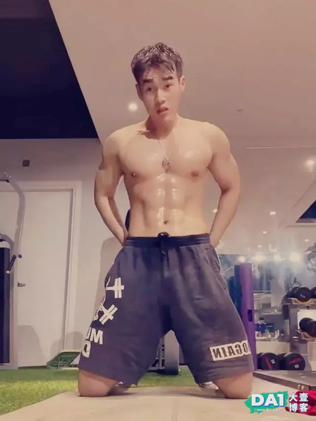 这枚阳刚帅气的健身模特,身材壮硕有点上头哦 这枚阳刚帅气的健身模特,身材壮硕有点上头哦