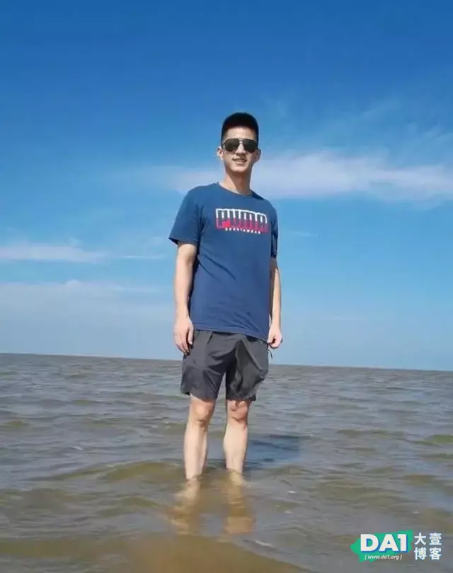 这枚憨憨的直男鲜肉帅哥有点上头哦 这枚憨憨的直男鲜肉帅哥有点上头哦