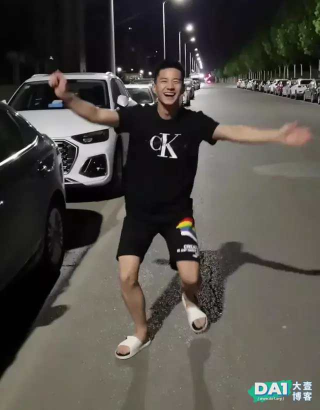 这枚憨憨的直男鲜肉帅哥有点上头哦 这枚憨憨的直男鲜肉帅哥有点上头哦
