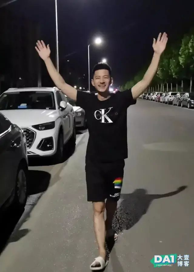这枚憨憨的直男鲜肉帅哥有点上头哦 这枚憨憨的直男鲜肉帅哥有点上头哦