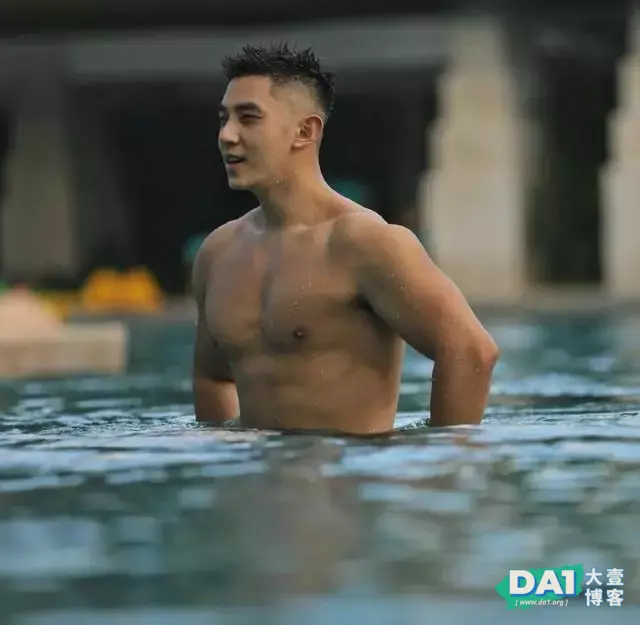 这枚直男范十足的肌肉帅哥有点养眼哦 这枚直男范十足的肌肉帅哥有点养眼哦