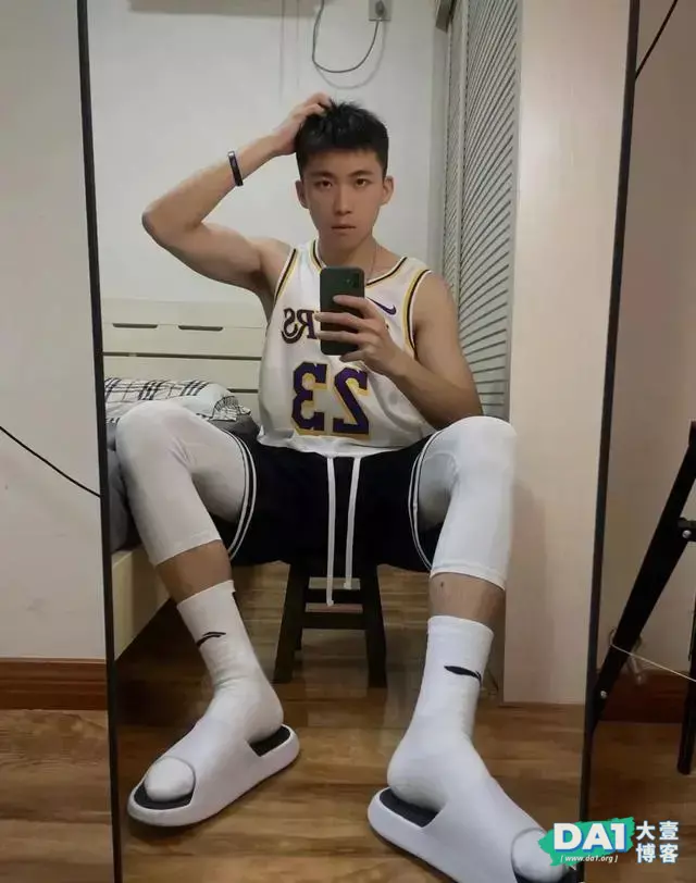 白袜体育少年,运动系阳光小奶狗等你领取! 白袜体育少年,运动系阳光小奶狗等你领取!