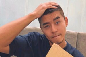 这枚爱吐舌的肌肉型男有点上头哦-大壹博客
