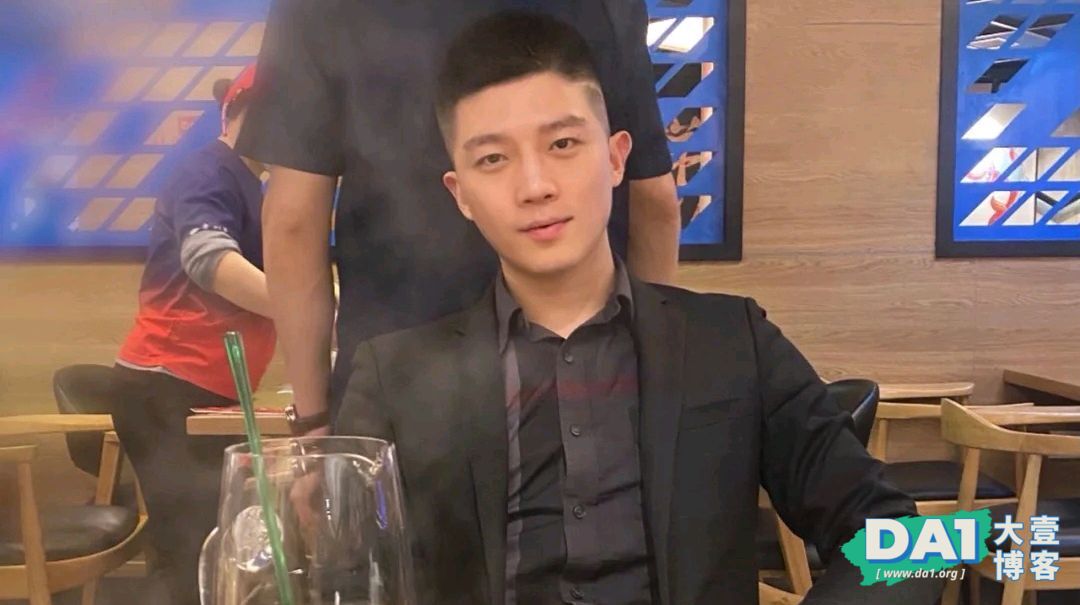 活捉一枚斯文帅气的正装帅哥，是你喜欢的类型吗？-大壹博客