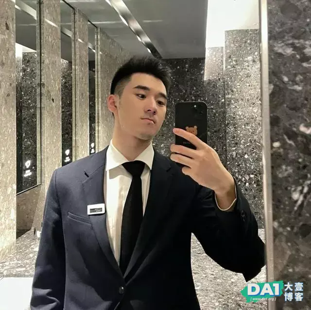 五官精致的帅气小哥,有点养眼哦 五官精致的帅气小哥,有点养眼哦