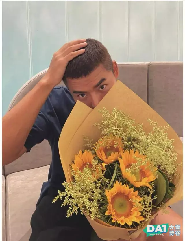 这枚爱吐舌的肌肉型男有点上头哦 这枚爱吐舌的肌肉型男有点上头哦