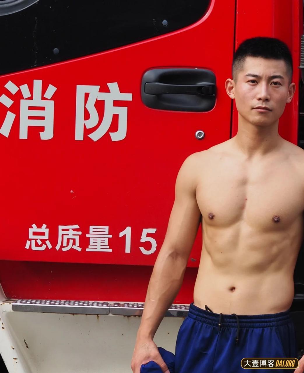记录消防战士训练间隙，有人需要灭火吗？