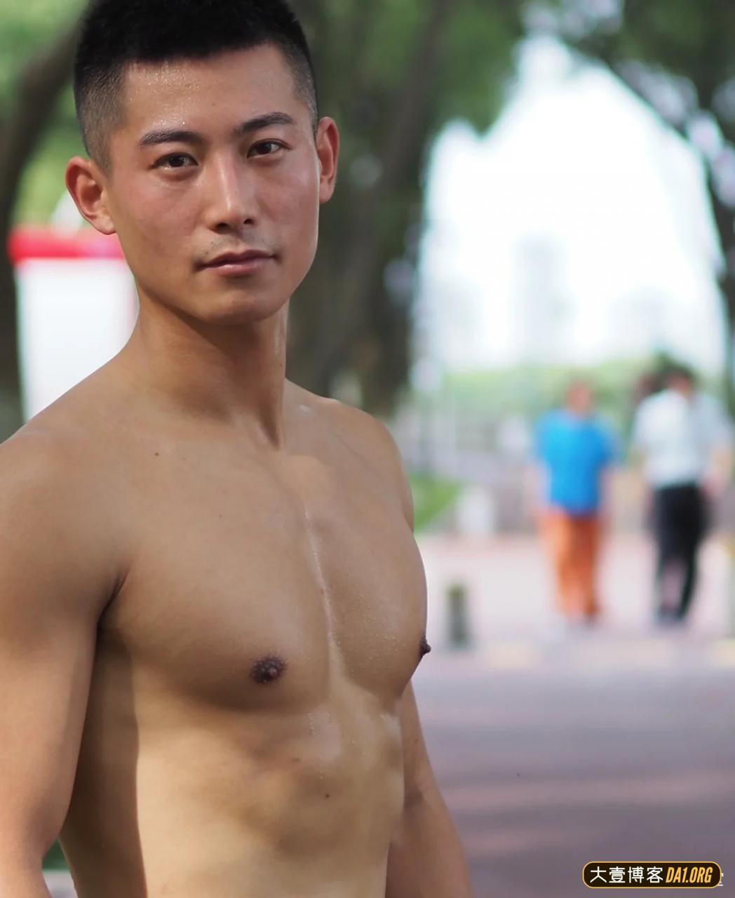 记录消防战士训练间隙，有人需要灭火吗？