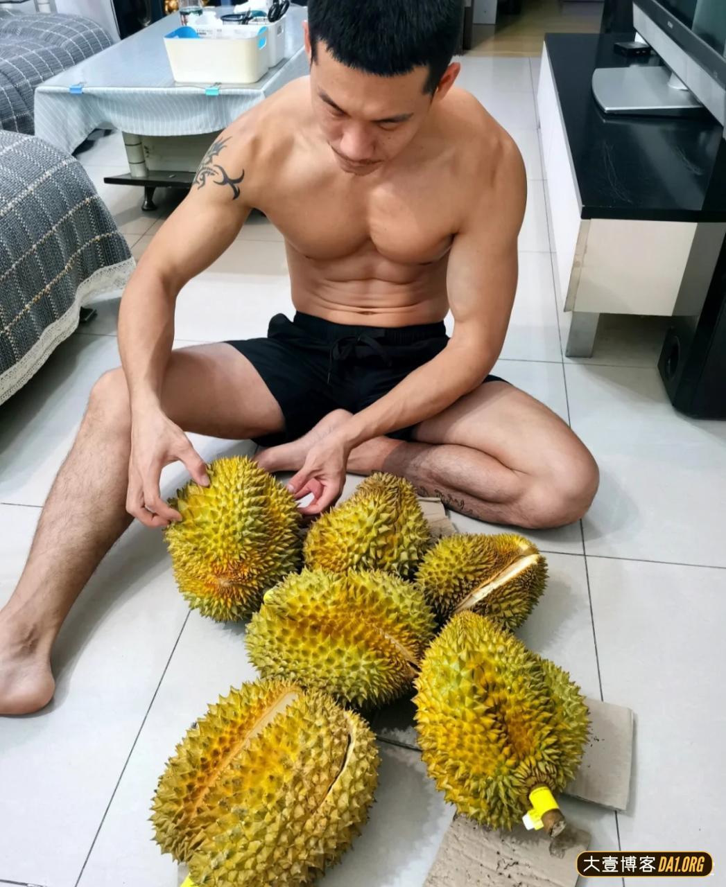 感受下广东糙汉在野外秀身材的魅力,有种糙糙的硬汉感觉 感受下广东糙汉在野外秀身材的魅力,有种糙糙的硬汉感觉