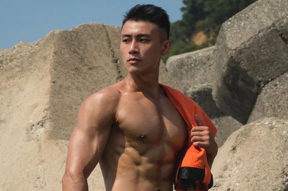 猛男消防员，太有雄性魅力了，被称为天花板的男人！-大壹博客