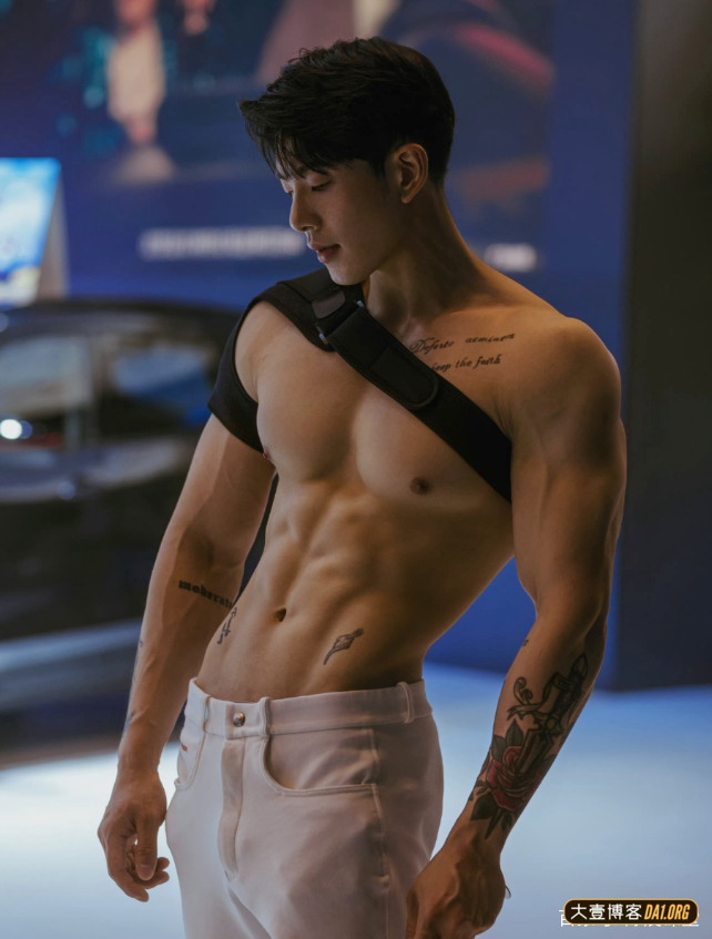 车展上的男模有多帅？