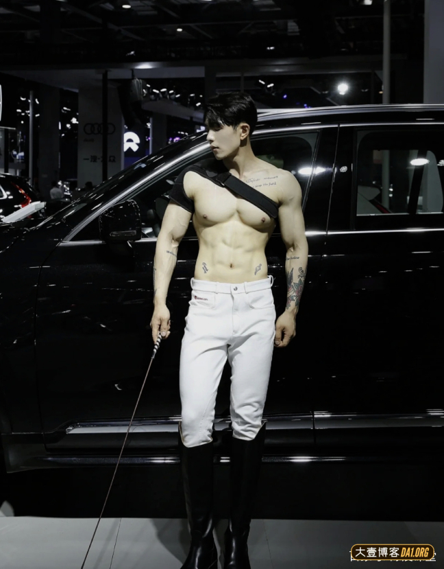 车展上的男模有多帅？