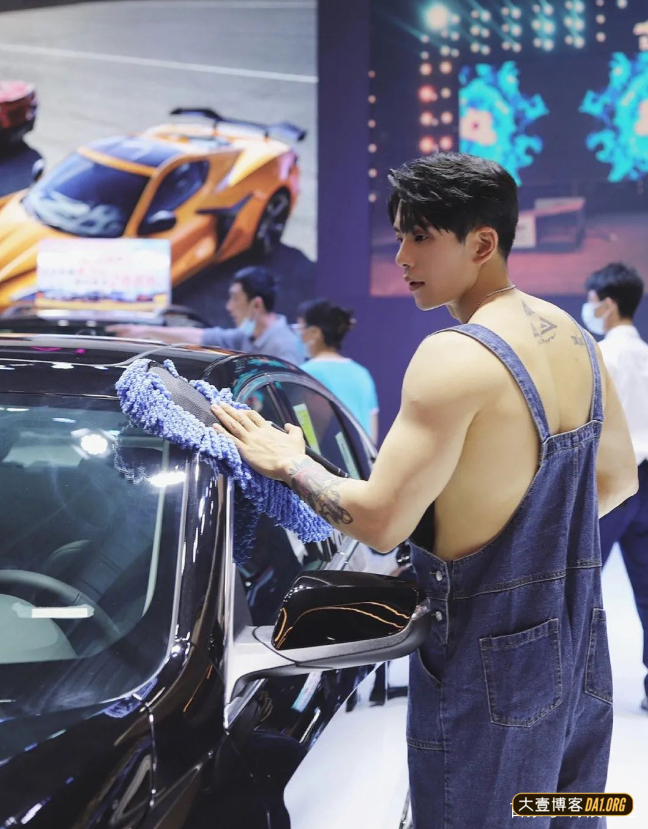 车展上的男模有多帅？